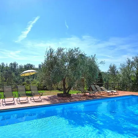 Camaioni Sleeps 4 T241423 *