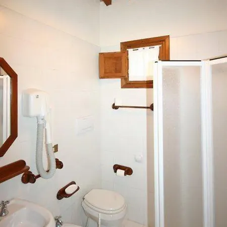 Camaioni Sleeps 4 T241423 公寓 Camaione